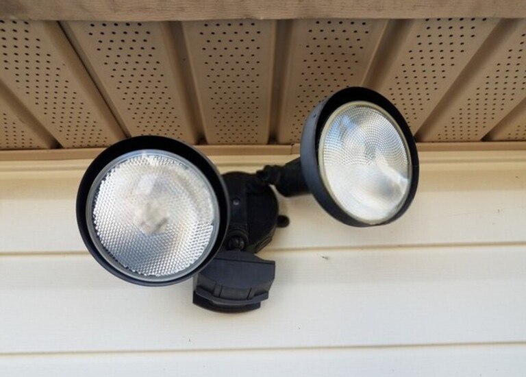 Energy Efficient Projects to Lower Your Monthly Electric Bill Energy Efficient Projects to Lower Your Monthly Electric Bill
