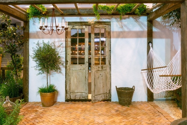 What Plants Grow Well On A Shaded Porch? What Plants Grow Well On A Shaded Porch?